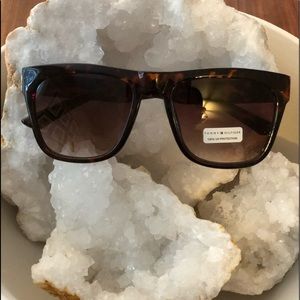 🕶Tommy Hilfiger Sunglasses🕶